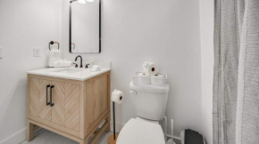 Charming 2nd-Floor Flat 3BR 2BA Free Parking